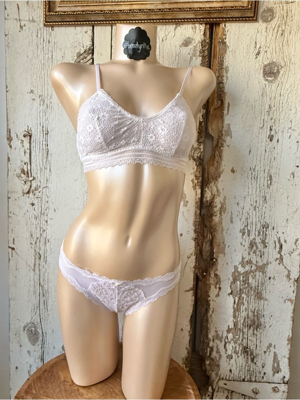 Victoria secret lace bralette M and matching Panty M NWT